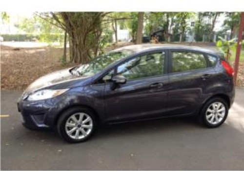 FORD FIESTA 2013- 4,200 MILLAS, COMO NUEVO