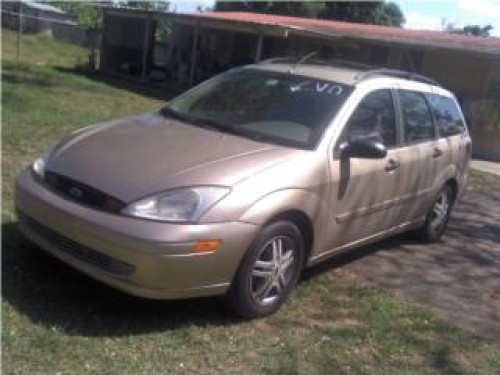 FORD FOCUS 2000 bien nueva