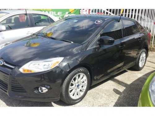 FORD FOCUS NEGRO 2012