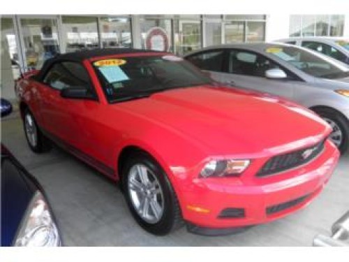 FORD MUSTANG CONVERTIBLE 2012