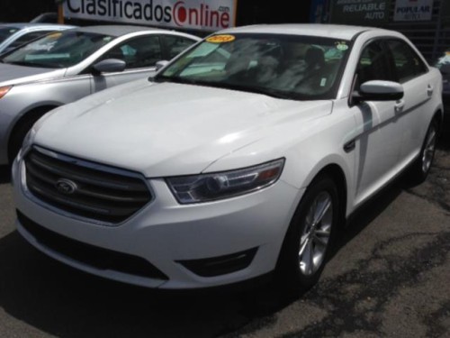 FORD TAURUS DEL 2013 COMO NUEVO