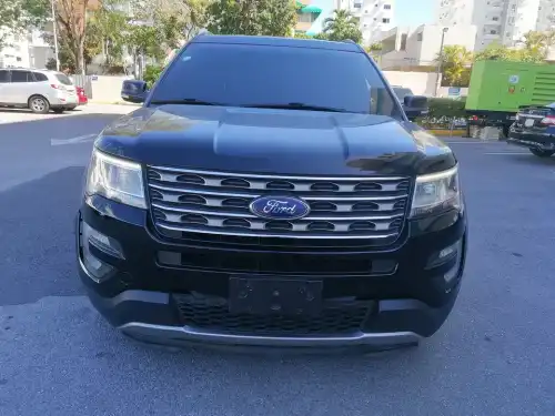 Ford Explorer 2017 XLT de la casa.