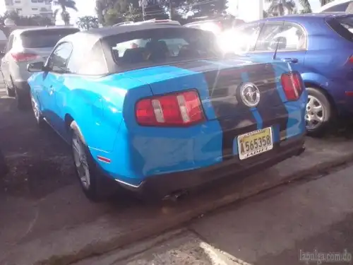 Ford Mustang 2011 16,000 Kilometros 