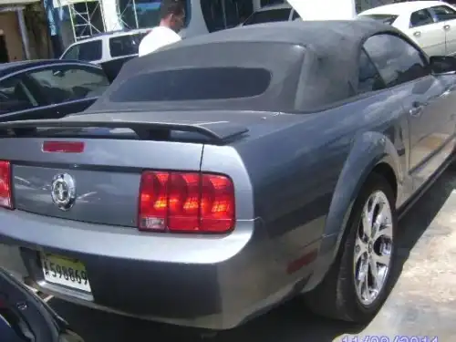 Ford Mustang Saleen 2006