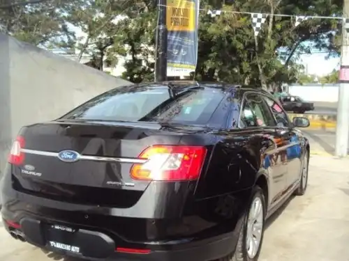 Ford Taurus2011