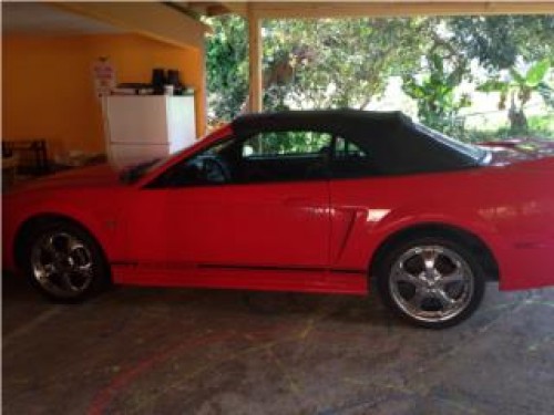 Ford Mustang 2000 $4,700 omo