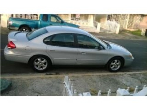 Ford Taurus del 2006 color gris