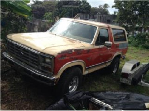 Ford bronco xlt 4x4 1983 1,000