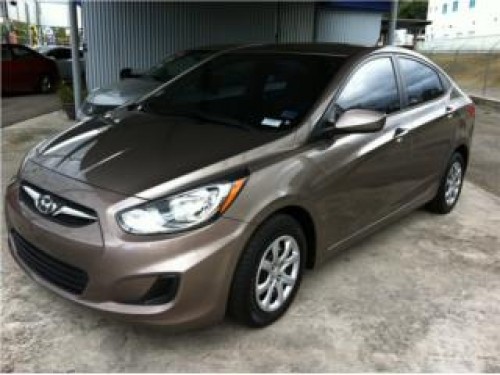 HYUNDAI ACCENT 2012 COLOR BRONCE COMO NUEVO