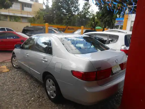 Hermoso Honda Accord 2005 Lx