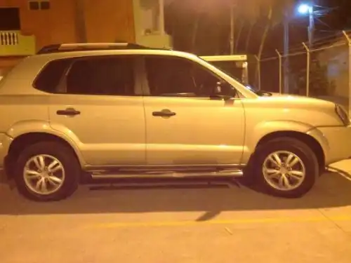 Hiunday tucson 2009 plateado 