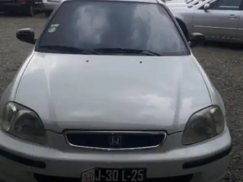Honda Civic 2000 nitido en santiago 