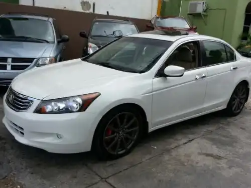  Honda Accord   V6 Americano Blanco Perla en Santo Domingo