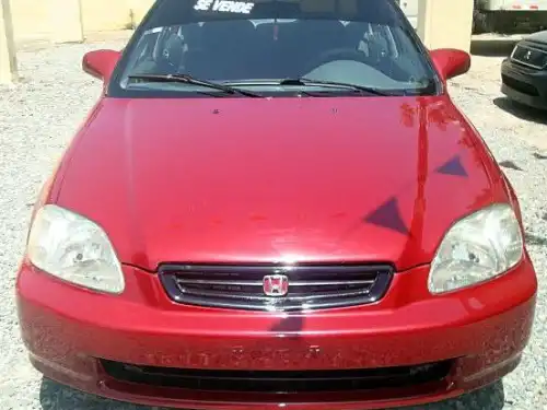 Honda civic 1999 rojo americano 