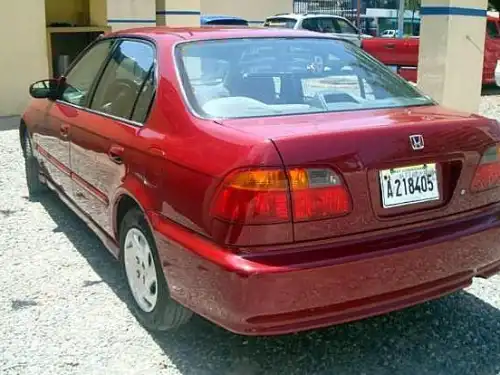 Honda civic 1999 rojo americano 