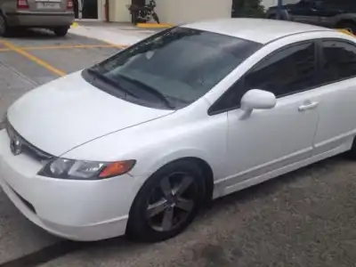 Honda civic 2007 BLANCO en buenas condiciones 