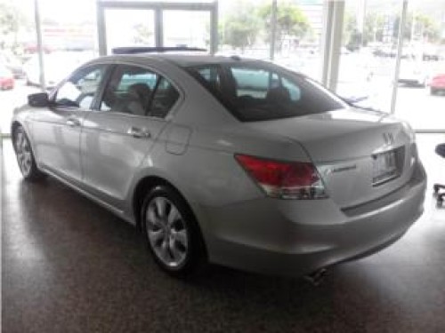 Honda Accord EX-L V-6 casi nuevo