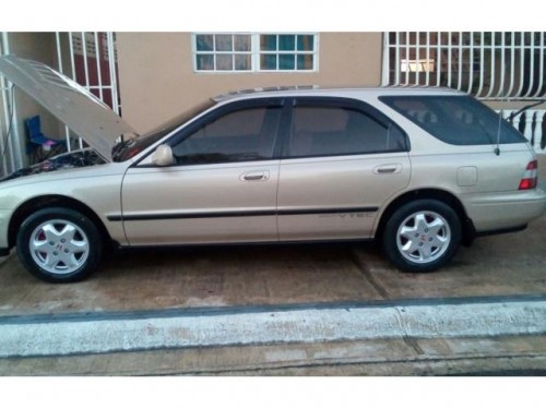 Honda accord 95 2,400 omo