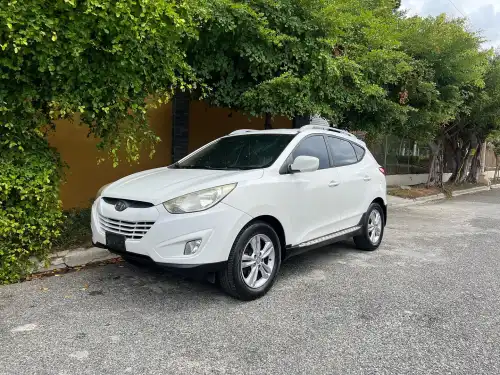 Hyundai Tucson blanca 2013 como nueva. 82 mil Kms. Única dueña. Seguro full.
