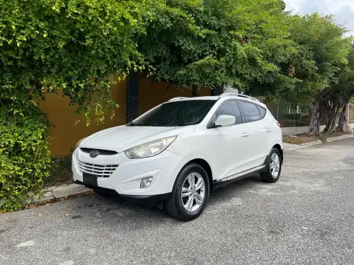 Hyundai Tucson blanca 2013 como nueva. 82 mil Kms. Única dueña. Seguro full.