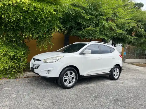 Hyundai Tucson blanca 2013 como nueva. 82 mil Kms. Única dueña. Seguro full.