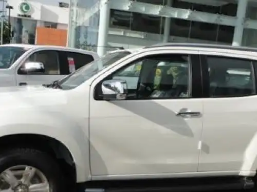 Isuzu Mux  2015
