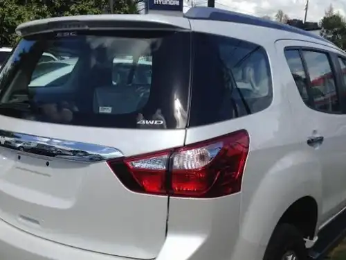 Isuzu Mux  2015