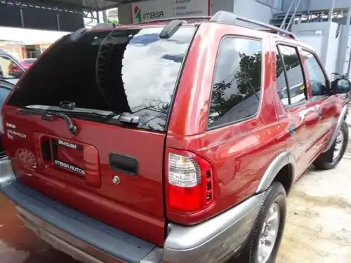 Isuzu Rodeo LS 2001