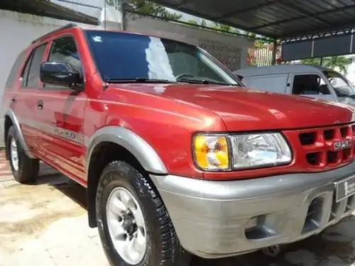 Isuzu Rodeo LS 2001