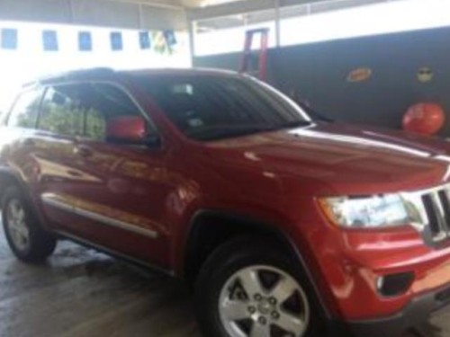 JEEP GRAND CHEROKEE LAREDO 2011