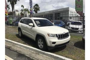 JEEP GRAND CHEROKEE LAREDO 2012 COMO NUEVA