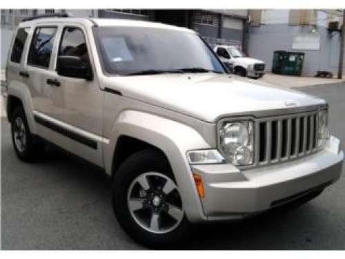 JEEP LIBERTY SUPER COMODA Y ECONOMICA