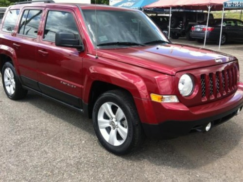 JEEP PATRIOT 2011 COOR VINO AUT. COMO NUEVA