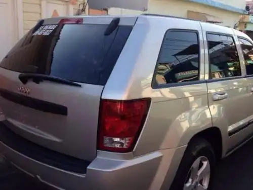 Jeep Cherokee Laredo 2008 Gris 