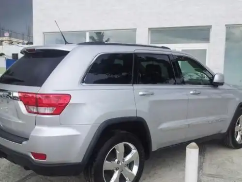 Jeep Cherokee Laredo 2011