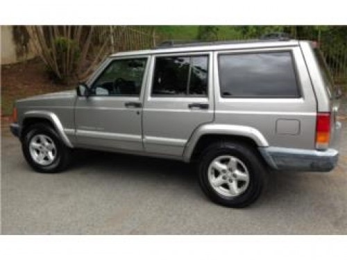 Jeep Cherokee Sport 2001 4x2 $2,800