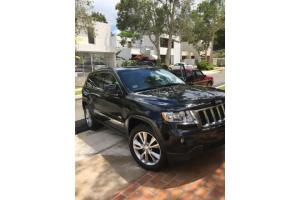 Jeep Grand Cherokee Laredo 2012 negra