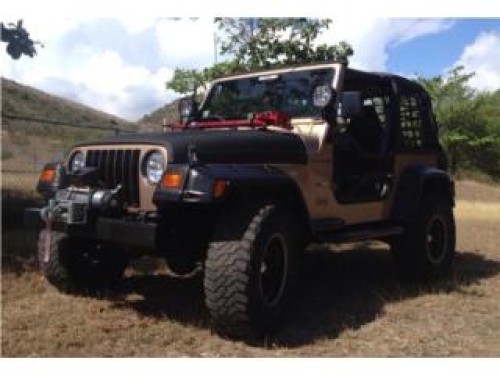 Jeep Wrangler con mucho $invertidos