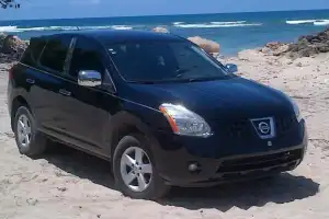 Jeepeta Nissan 2010 Rogue negra 4x4 automatica 