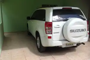 Jeepeta Suzuki Grand Vitara  2008 blanco 