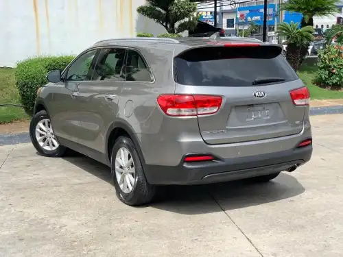 KIA SORENTO 2016 3 FILAS DE ASIENTOS EN PIELGARANTIZADO