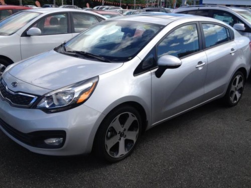 KIA RIO EX 2013 FP GF LLAMA