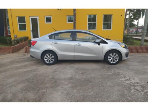 KIA RIO SEDAN AUT. 2015 EQUIPADO TOTAL