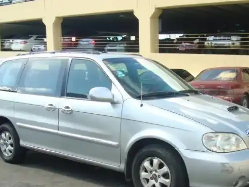 Kia Carnival  2004