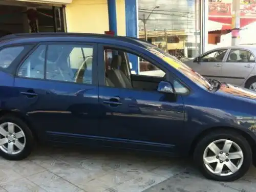 Kia Rondo  2008