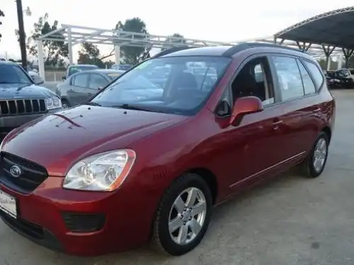 Kia Rondo  2008
