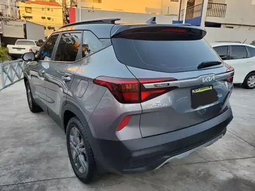 Kia Seltos 2023 ,solo 15 mil kms Semi nuevo