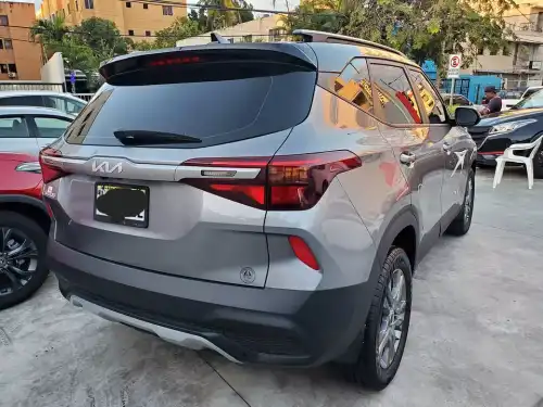 Kia Seltos 2023 ,solo 15 mil kms Semi nuevo