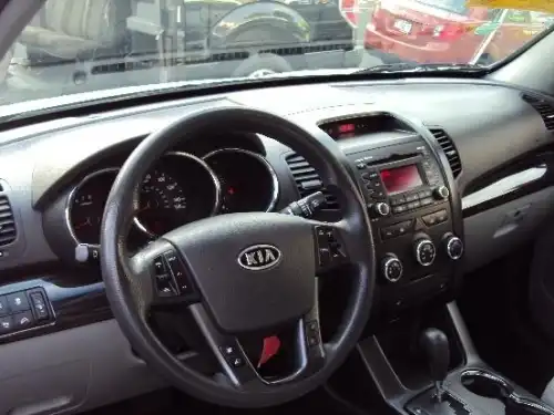 Kia Sorento LX 2011