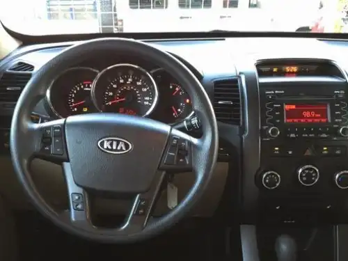 Kia Sorento LX 2011